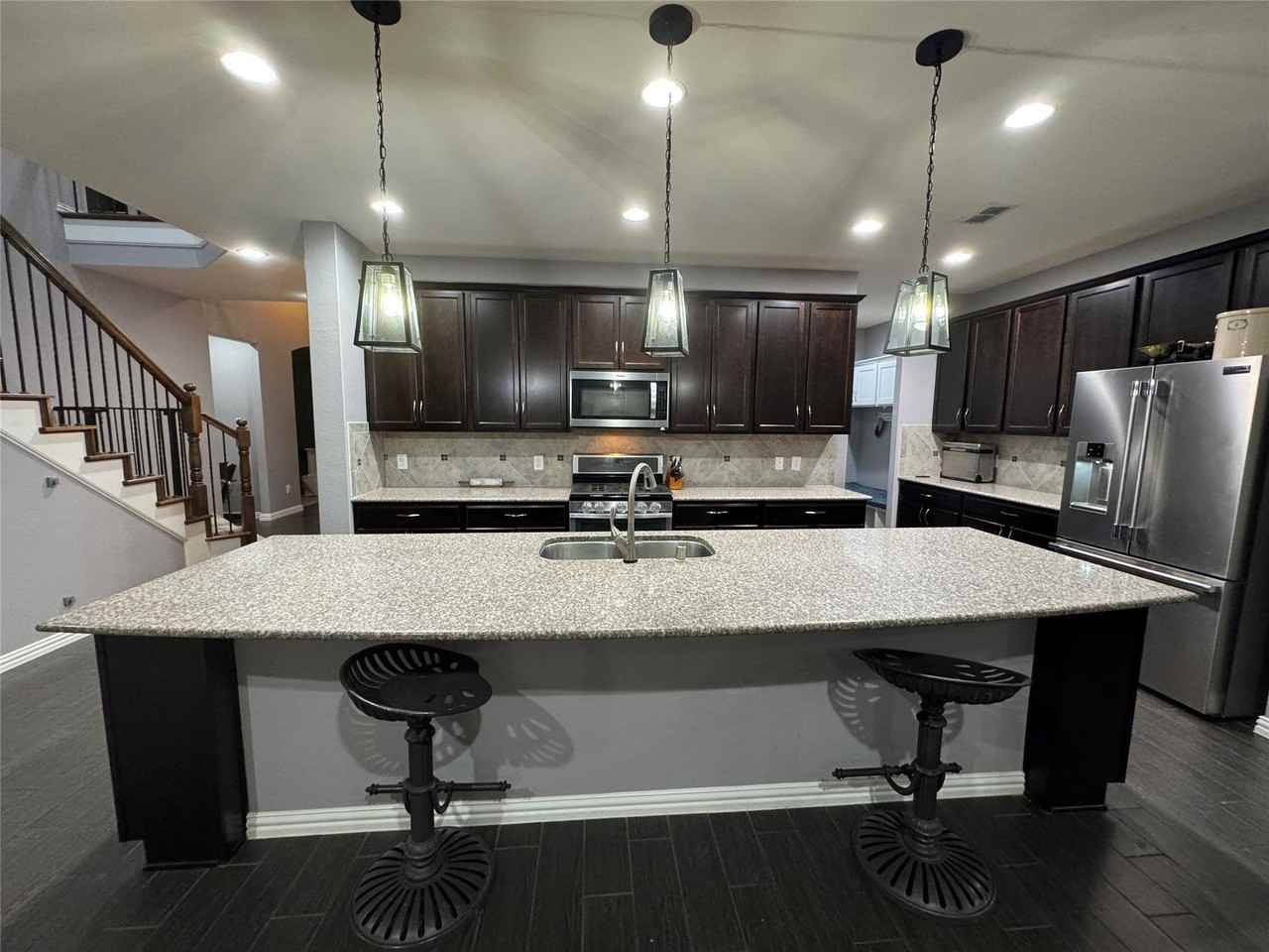 1100 Berrydale Dr - Photo 7 of 35