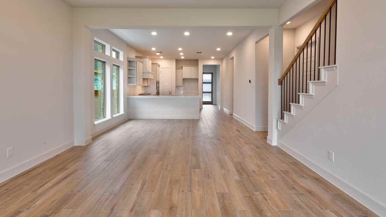 3033 Elmwood St - Photo 4 of 23