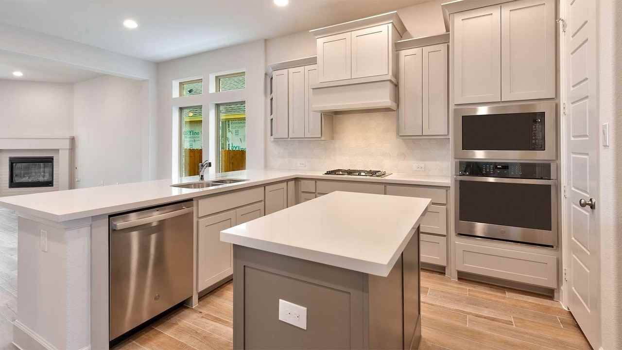 3033 Elmwood St - Photo 6 of 23
