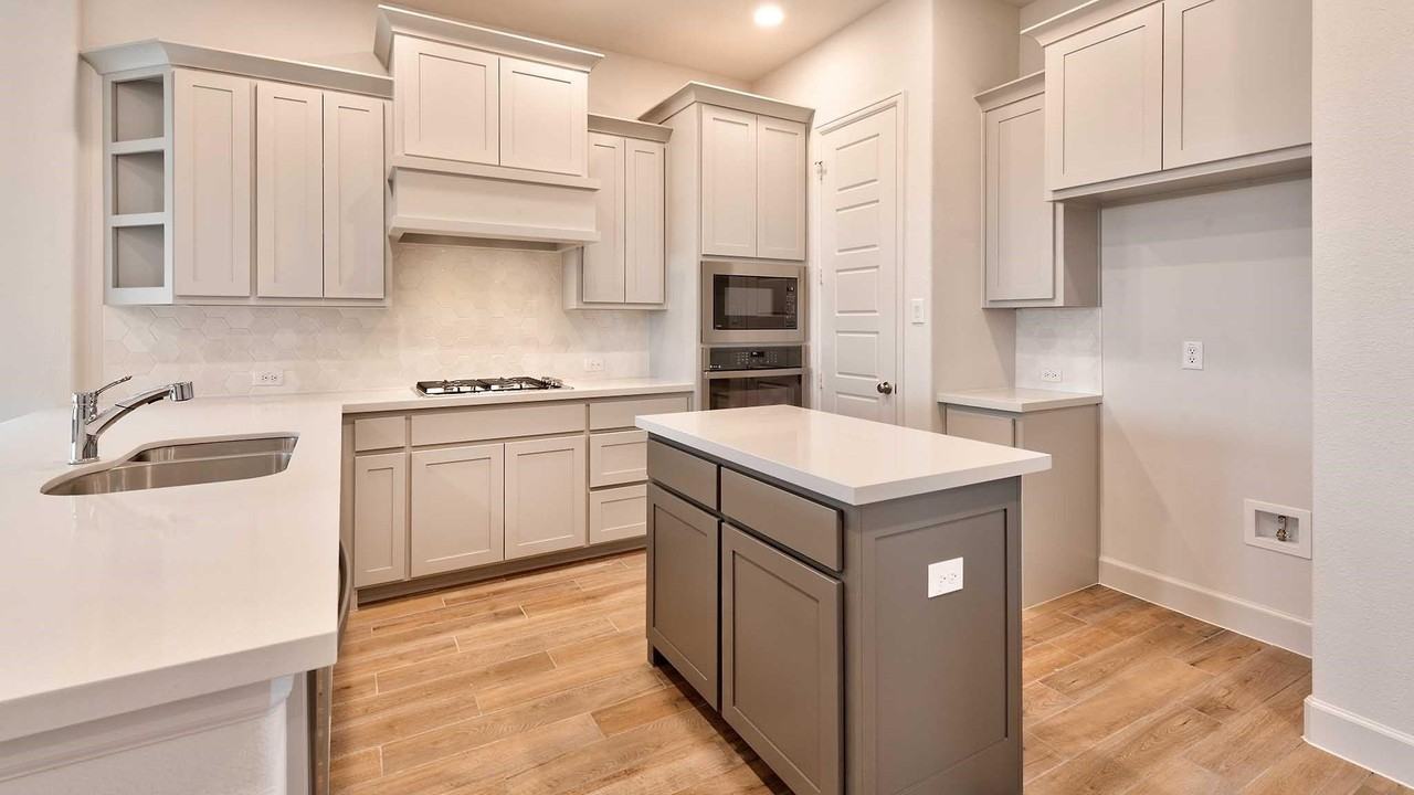3033 Elmwood St - Photo 7 of 23