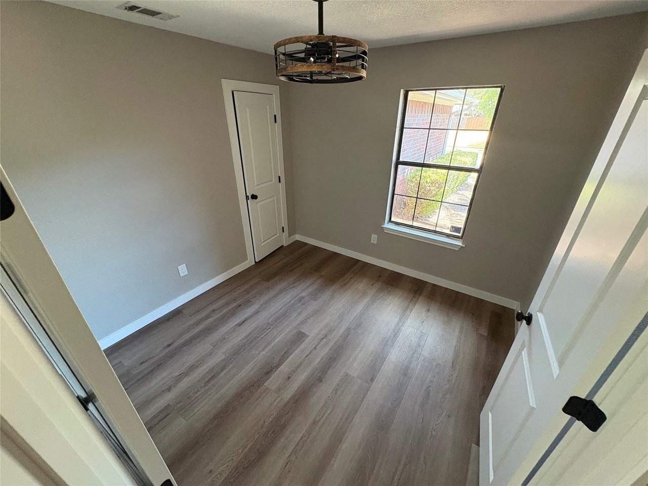 2710 Vistaview Dr - Photo 4 of 21