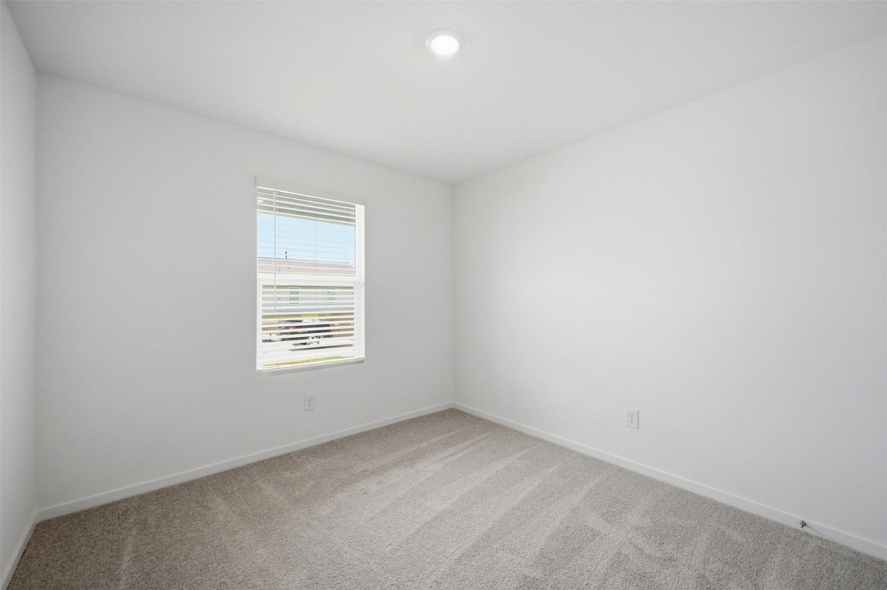 10744 Gun Barrel St - Photo 5 of 31