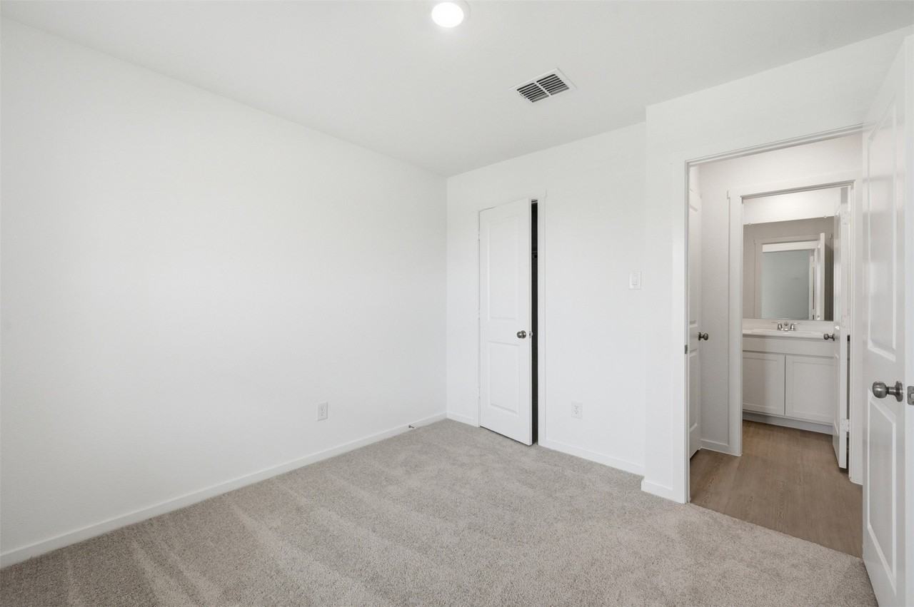 10744 Gun Barrel St - Photo 6 of 31
