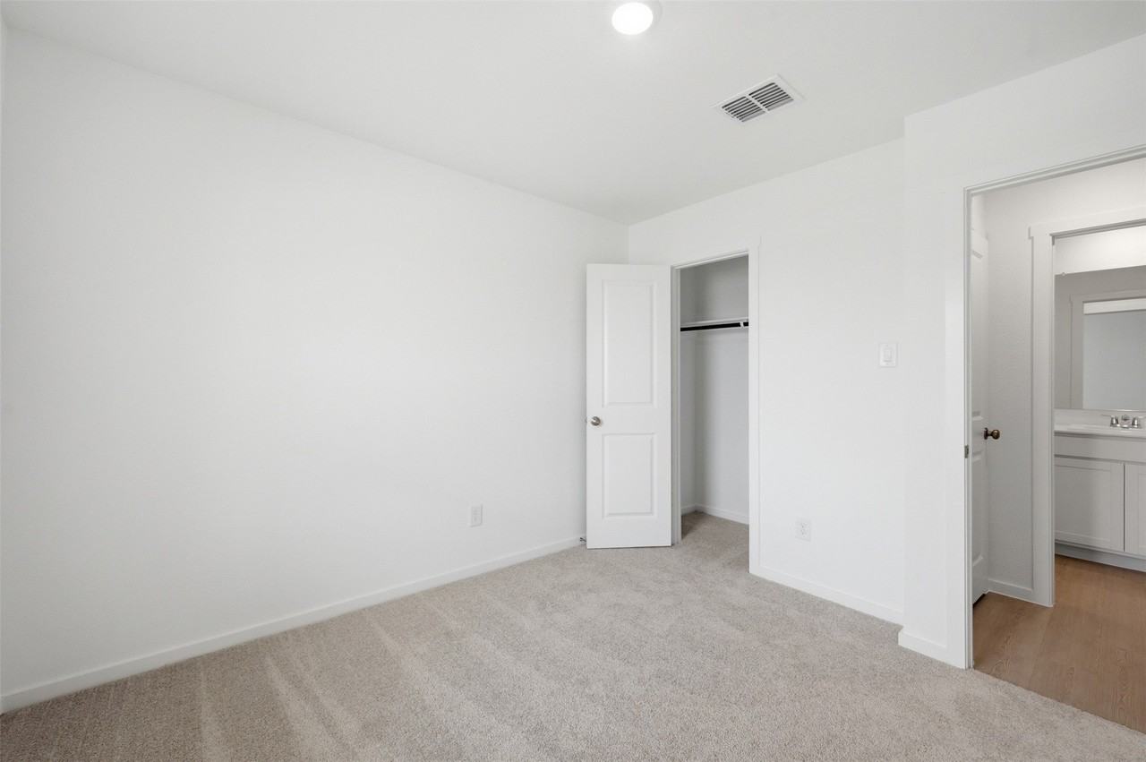 10744 Gun Barrel St - Photo 7 of 31