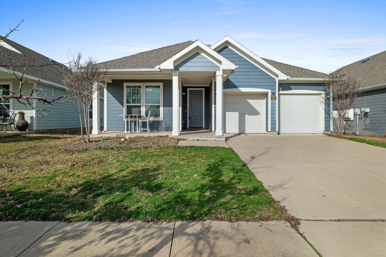 9141 Blackstone Dr - Photo 2 of 39