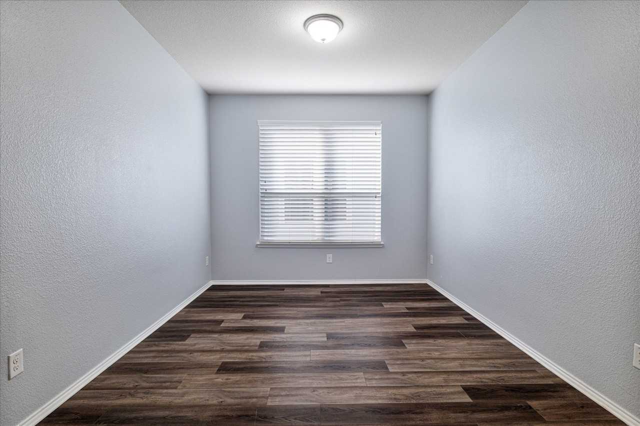 9141 Blackstone Dr - Photo 6 of 39