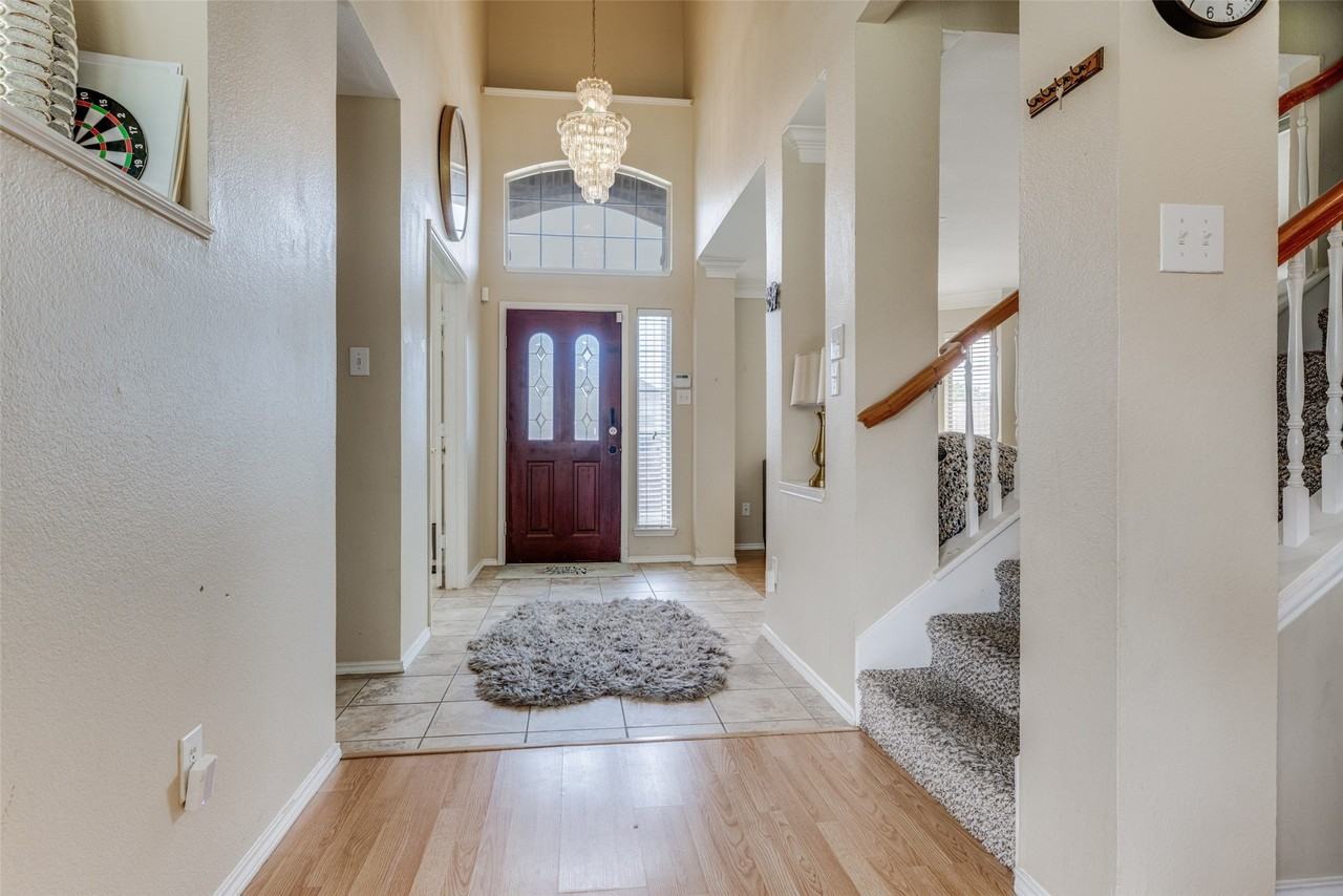 3926 Rolling Oaks Dr - Photo 2 of 15