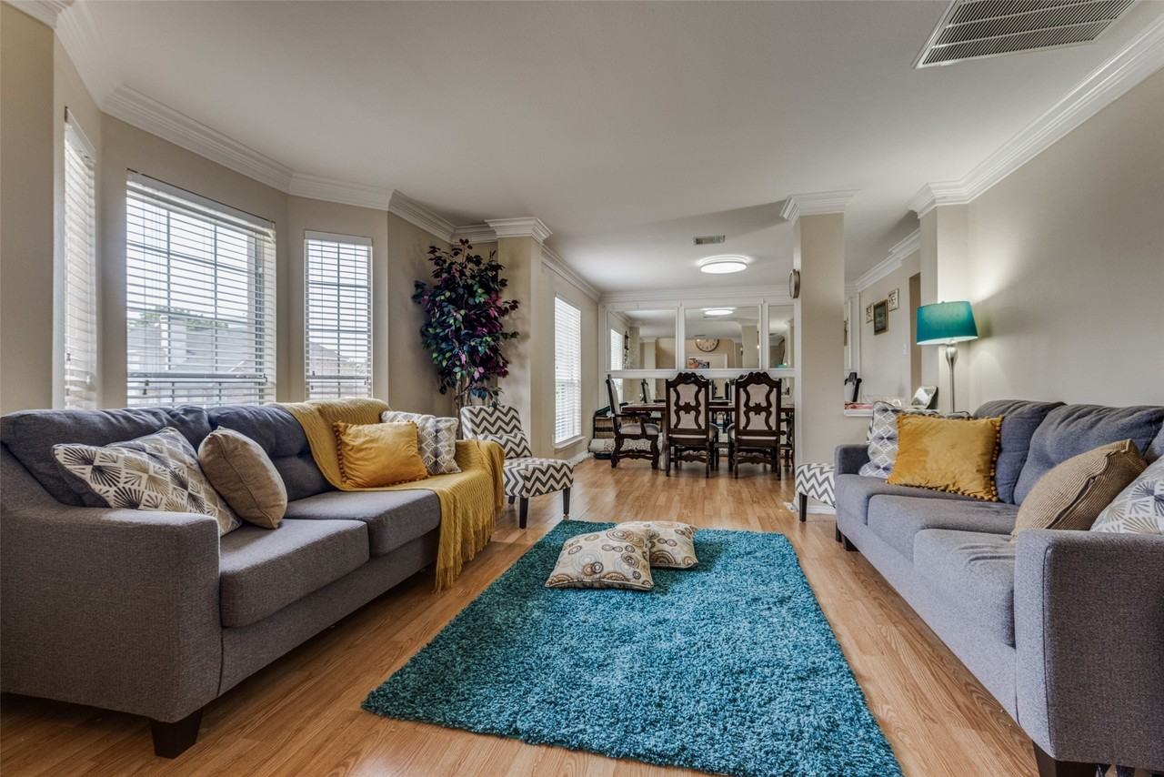 3926 Rolling Oaks Dr - Photo 5 of 15