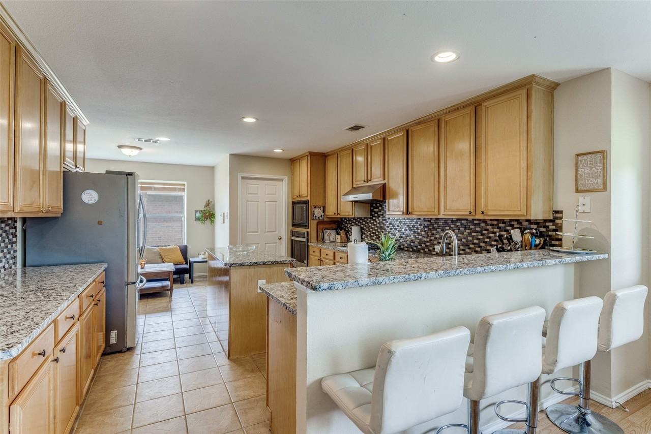 3926 Rolling Oaks Dr - Photo 6 of 15