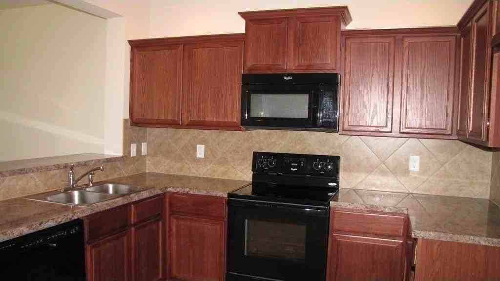 6820 Carrington Ln - Photo 3 of 24