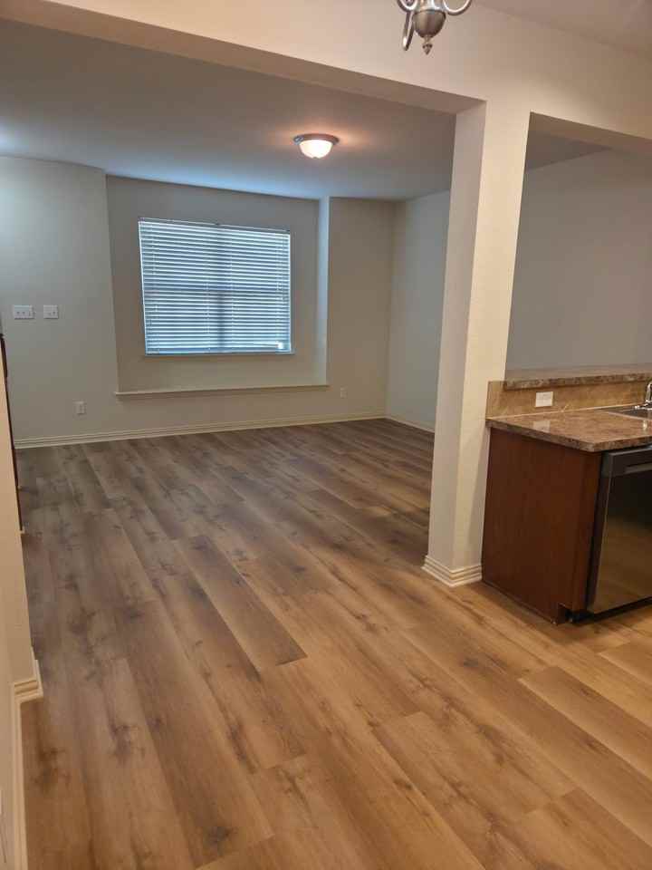 6820 Carrington Ln - Photo 6 of 24