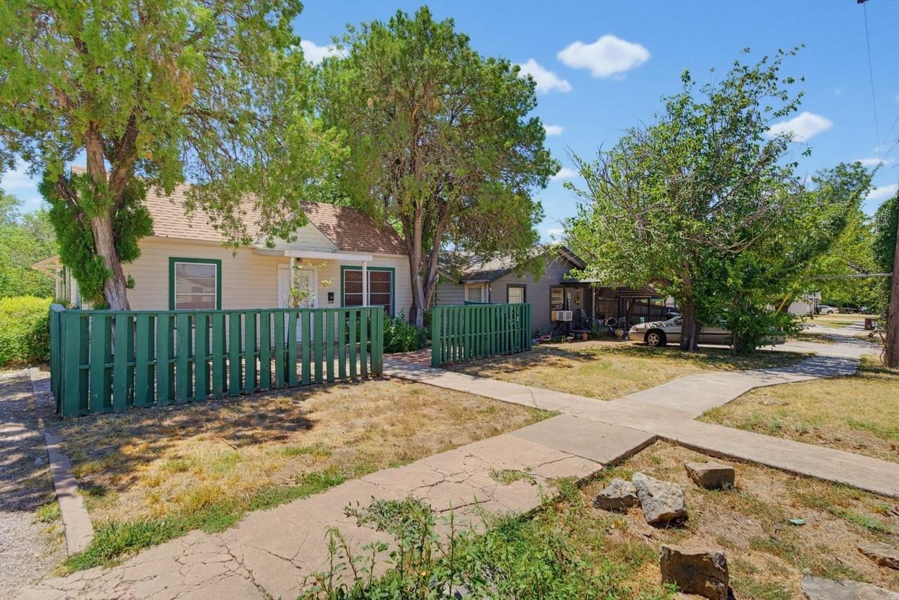 2717 S 11th St - Photo 2 of 34