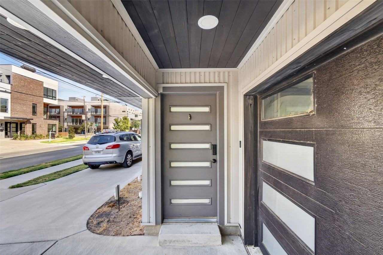 2349 N Carroll Ave - Photo 4 of 21