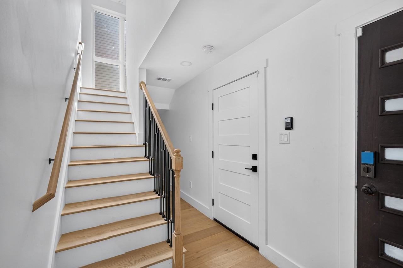 2349 N Carroll Ave - Photo 5 of 21