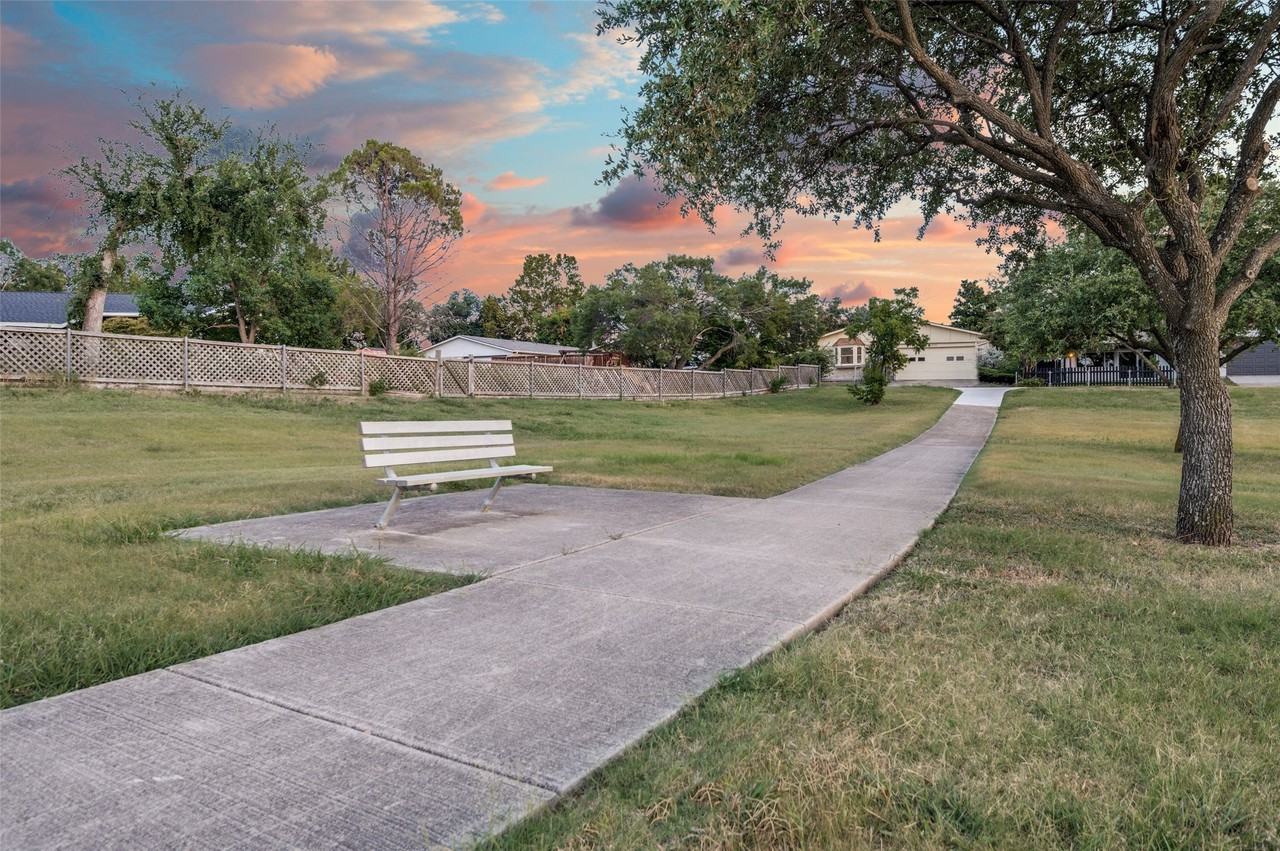 3020 Ravine Trl - Photo 4 of 30
