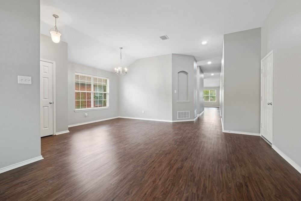 12152 Tacoma Ridge Dr - Photo 5 of 26