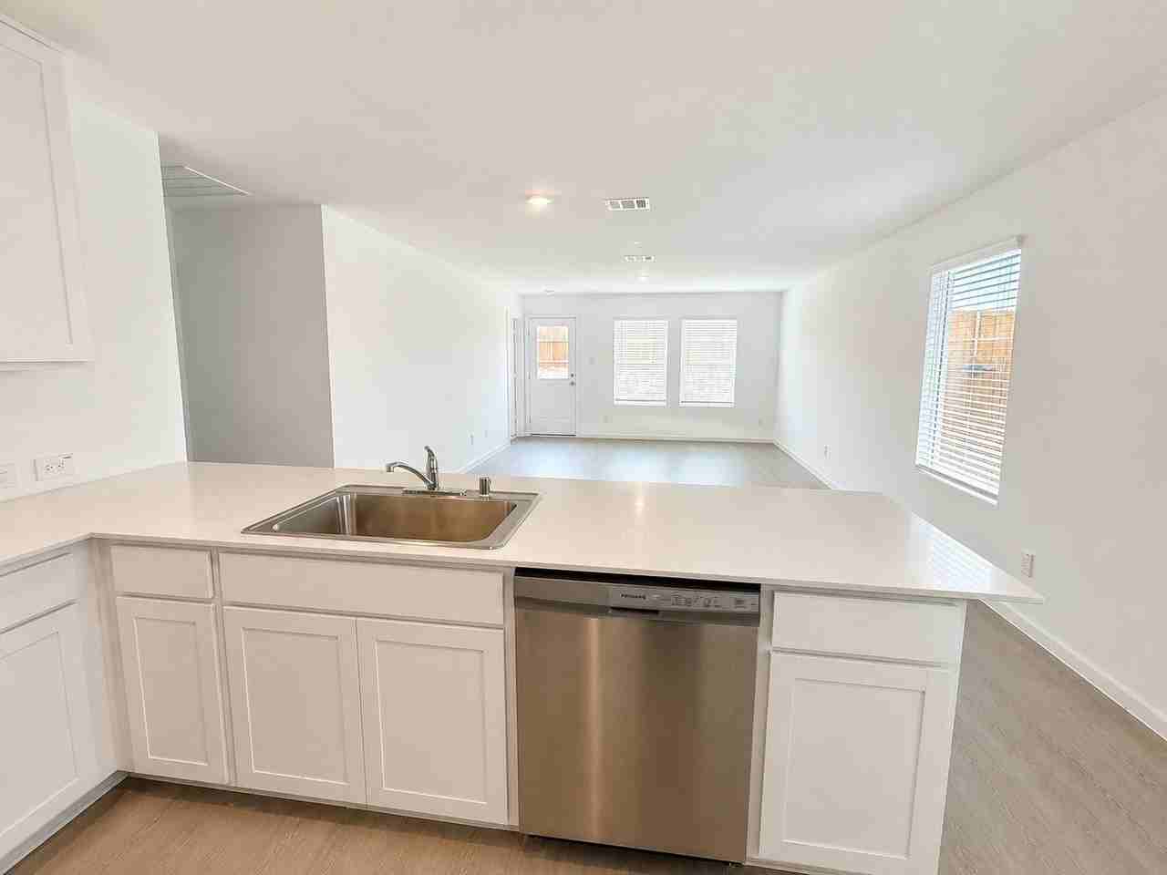 5326 Cinnamon Ln - Photo 5 of 21