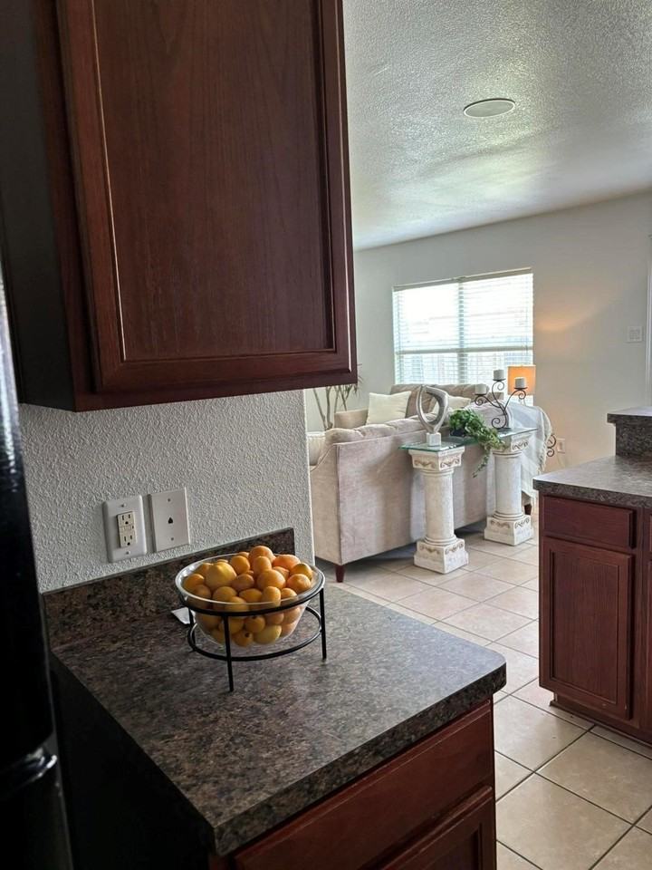 600 Noble Grove Ln - Photo 4 of 7