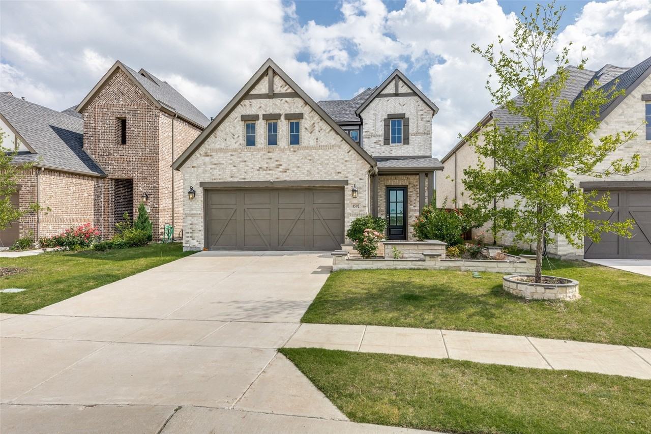 4592 Refugio Dr - Photo 2 of 36