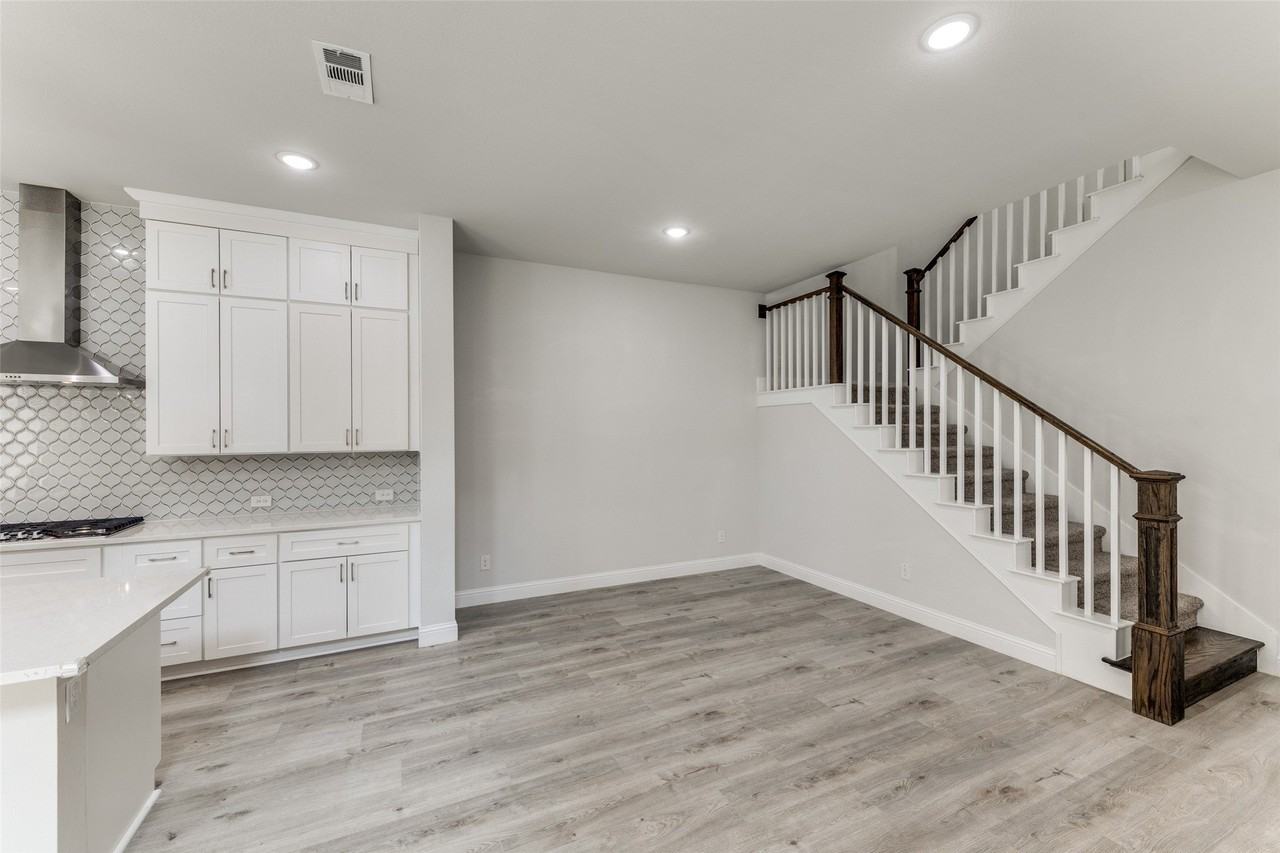 4592 Refugio Dr - Photo 6 of 36