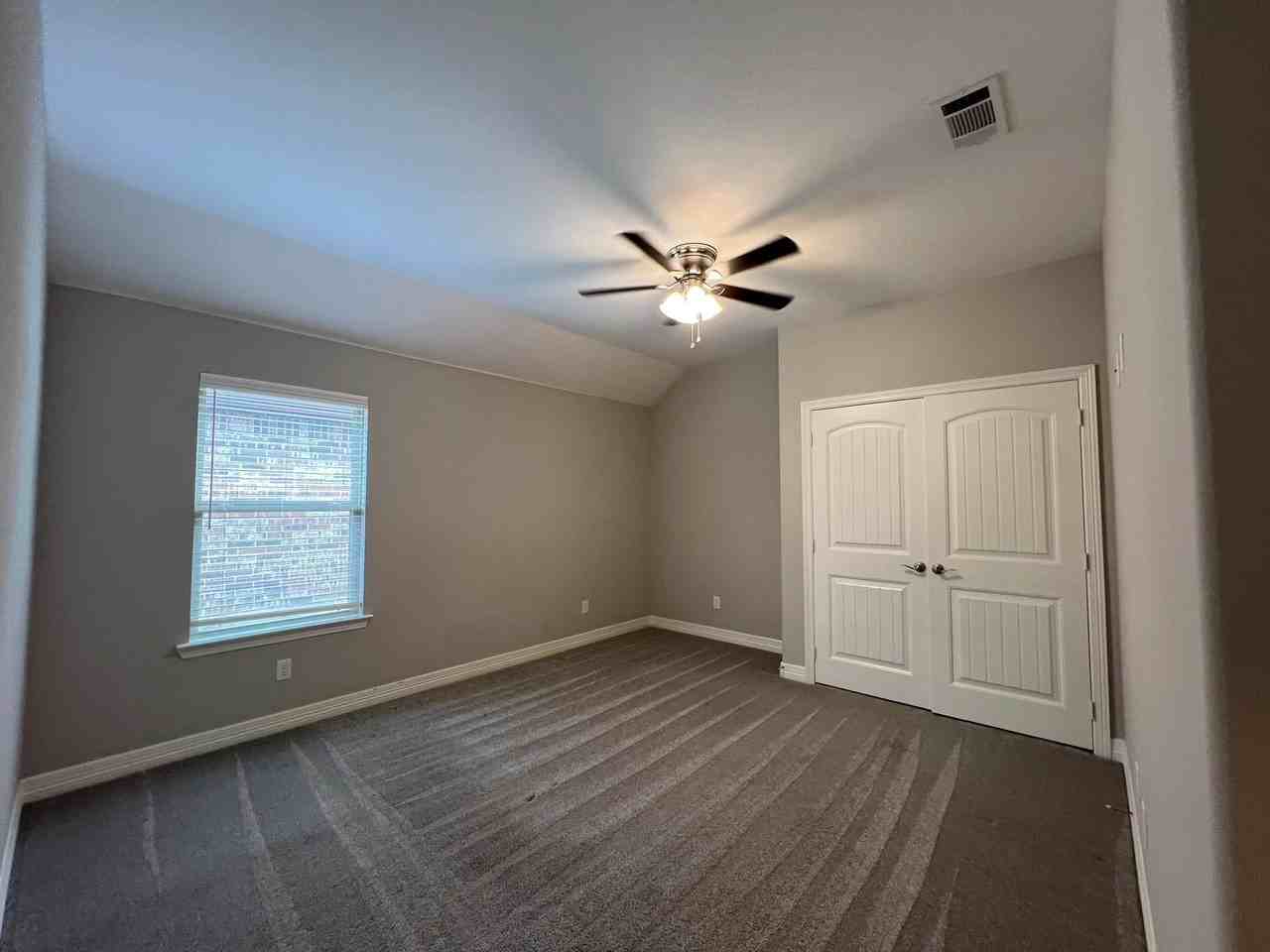149 Frank St - Photo 5 of 36