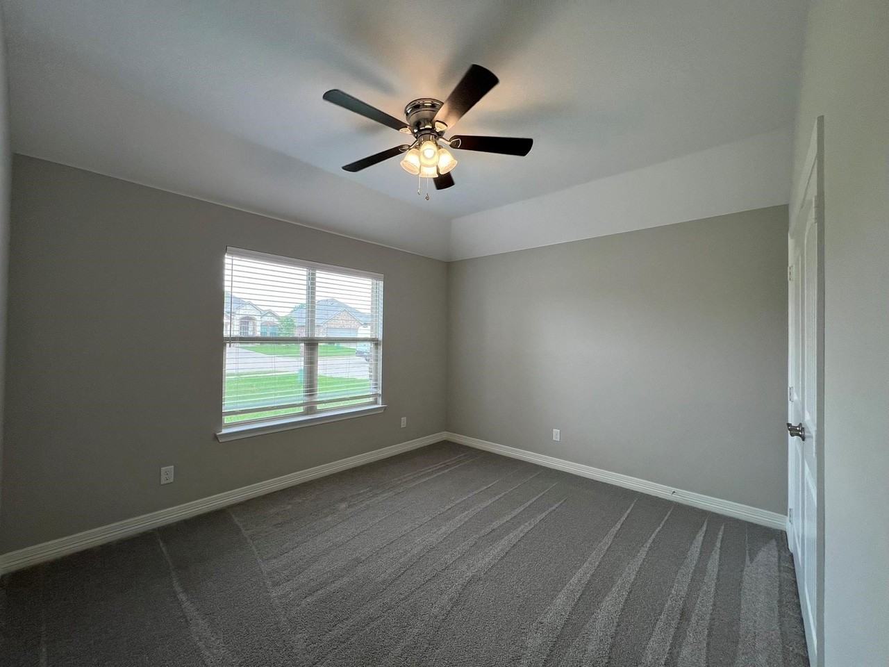 149 Frank St - Photo 7 of 36