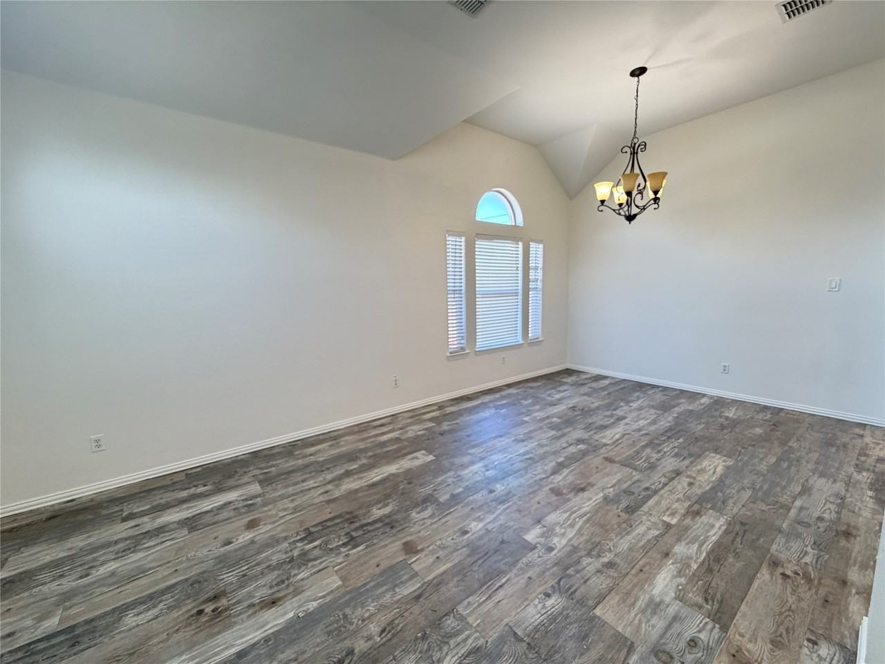 4916 Drexel Dr - Photo 3 of 23
