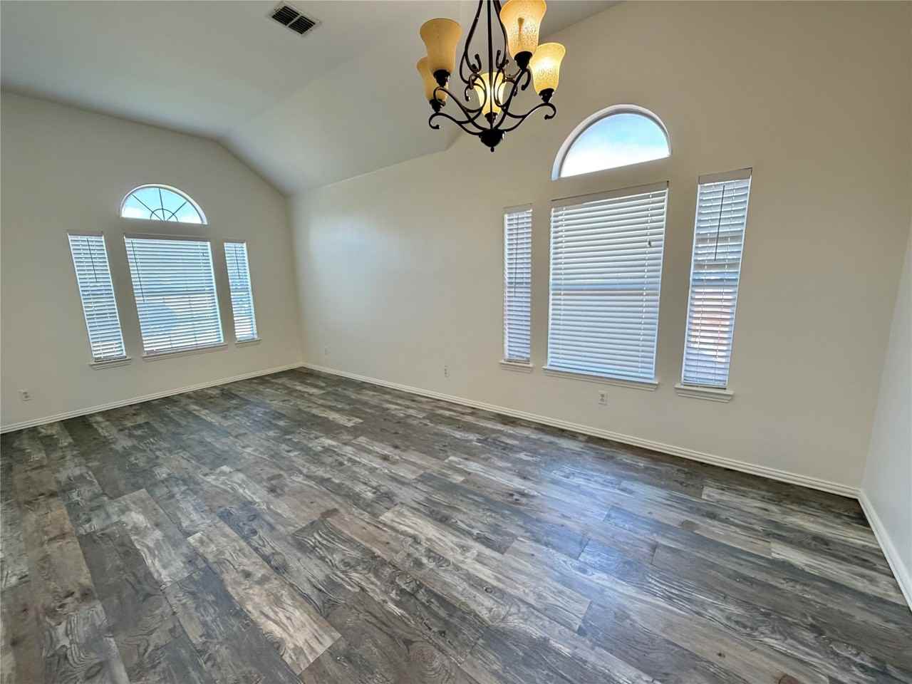 4916 Drexel Dr - Photo 4 of 23