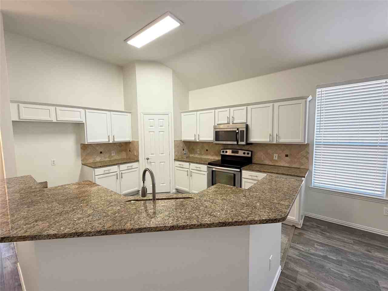 4916 Drexel Dr - Photo 6 of 23