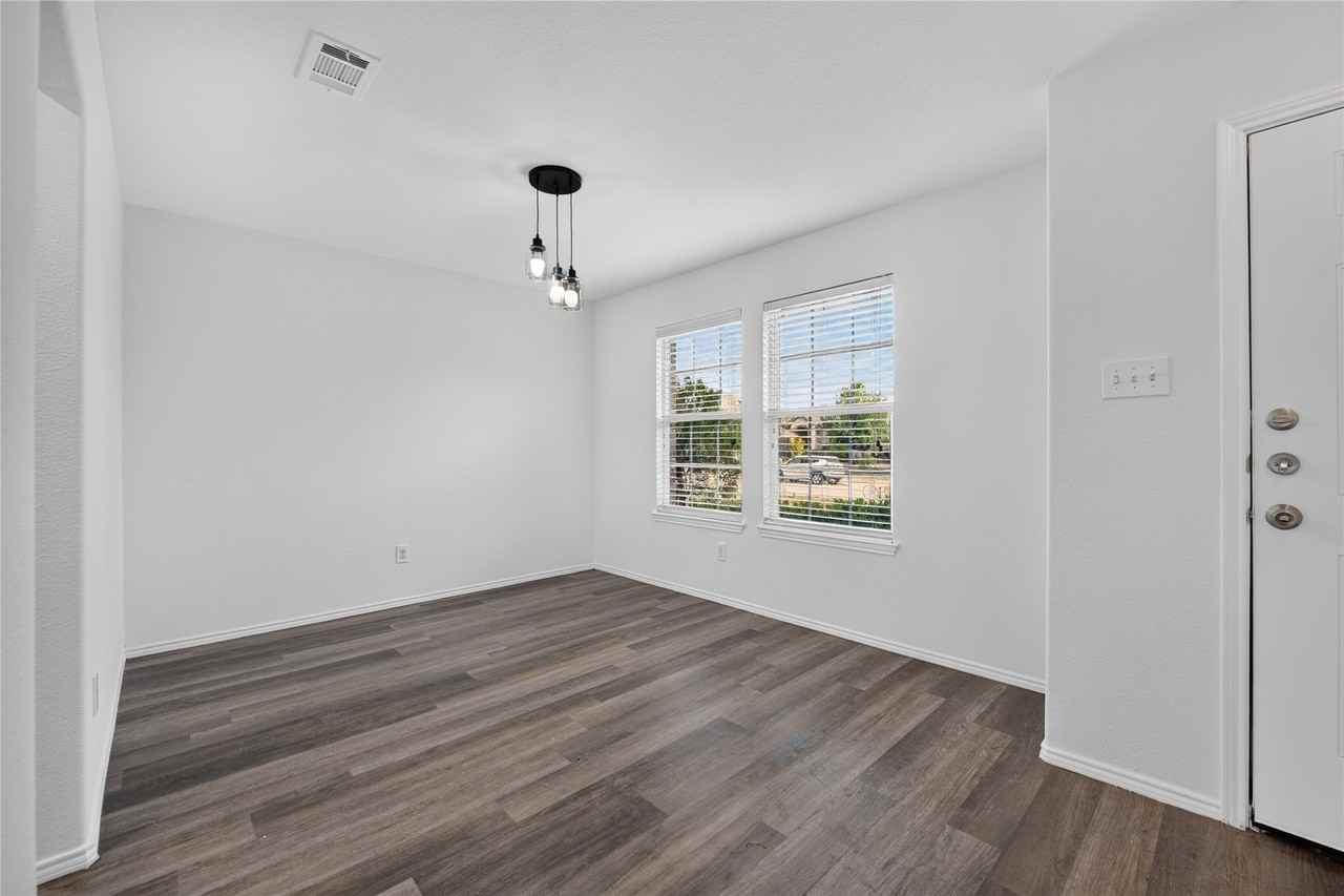 320 Chalkstone Dr - Photo 5 of 28