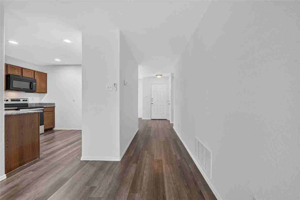 320 Chalkstone Dr - Photo 7 of 28