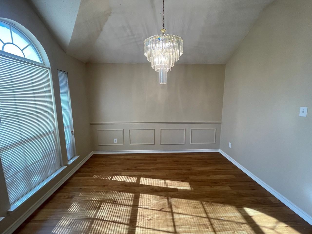 1557 Aberdeen Dr - Photo 4 of 14
