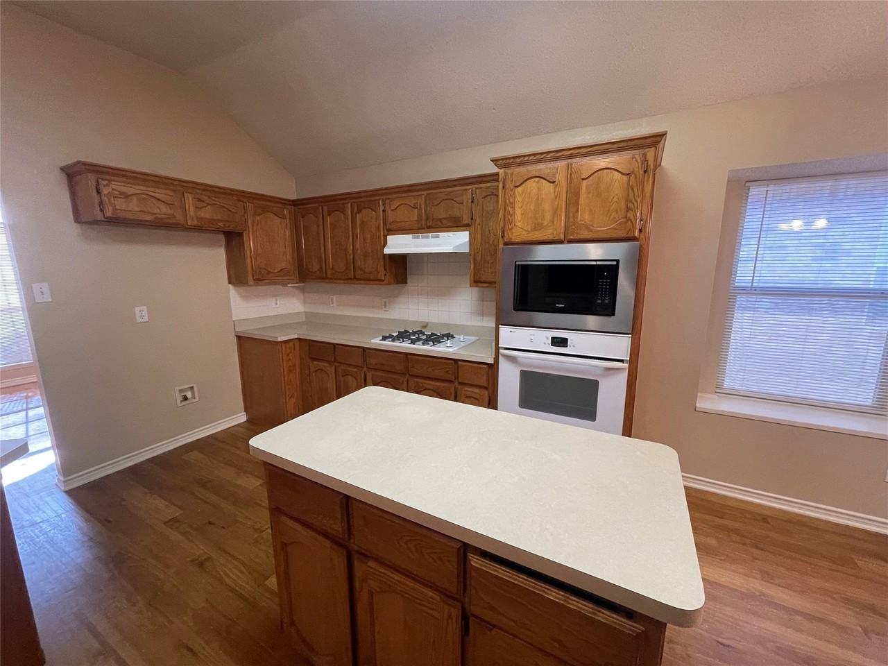1557 Aberdeen Dr - Photo 6 of 14