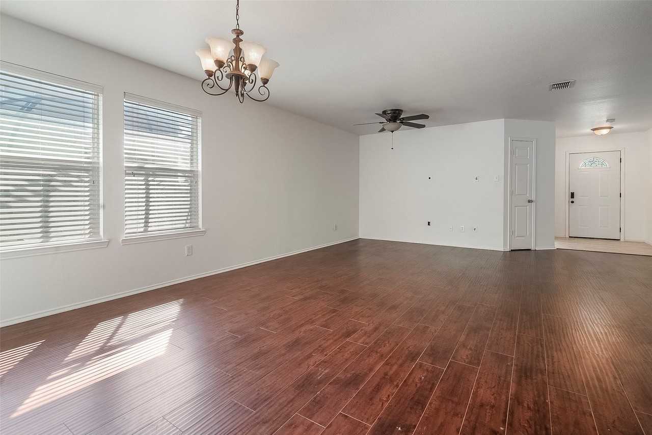 2901 Saddle Dr - Photo 4 of 30