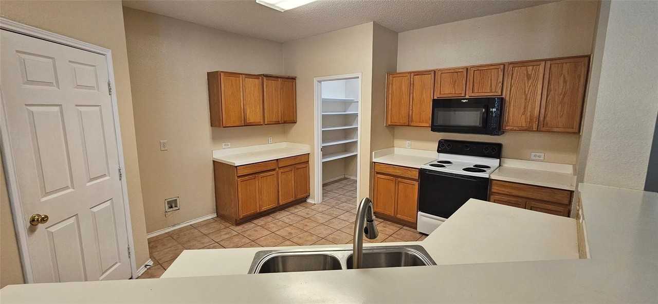 2820 Deer Ridge Dr - Photo 4 of 13