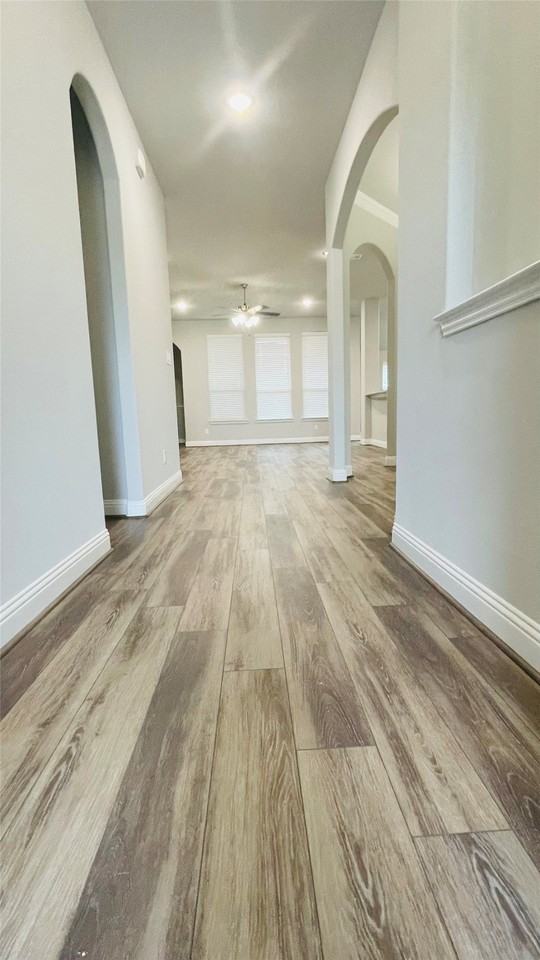 337 Van Buren Dr - Photo 3 of 20