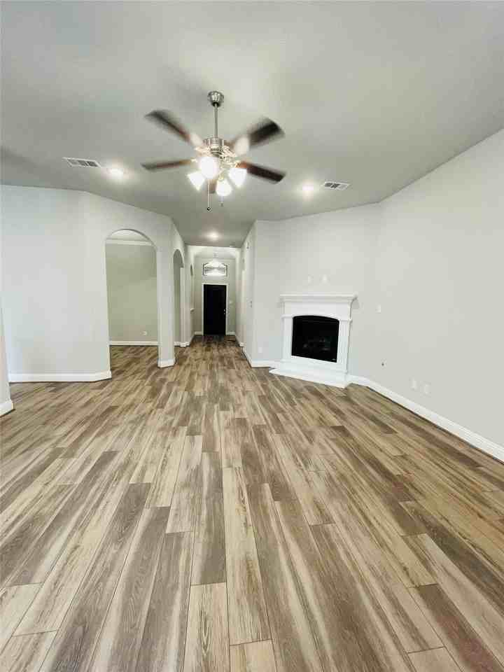337 Van Buren Dr - Photo 4 of 20