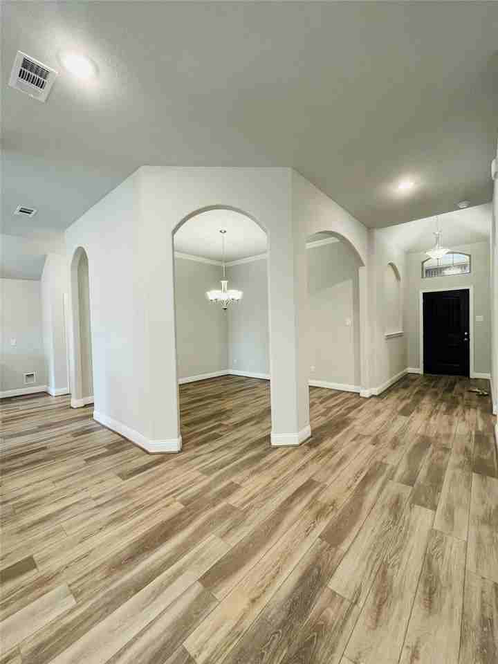 337 Van Buren Dr - Photo 5 of 20