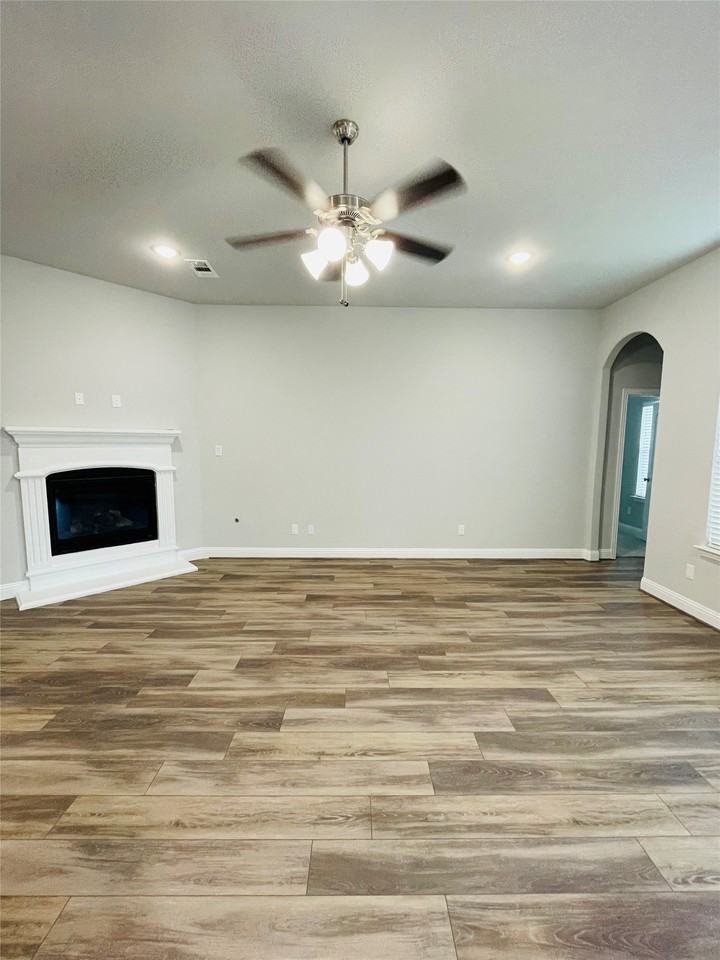 337 Van Buren Dr - Photo 6 of 20