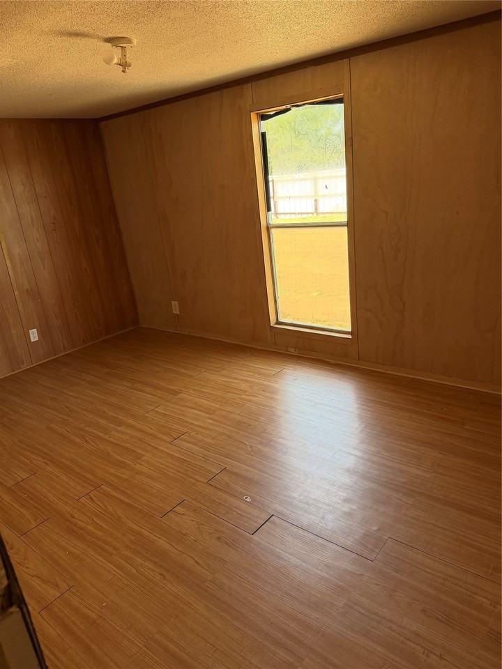 128 Rommel Ct - Photo 3 of 15