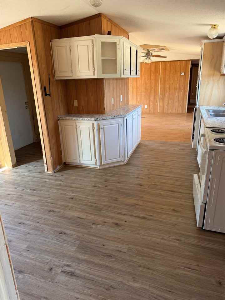 128 Rommel Ct - Photo 5 of 15