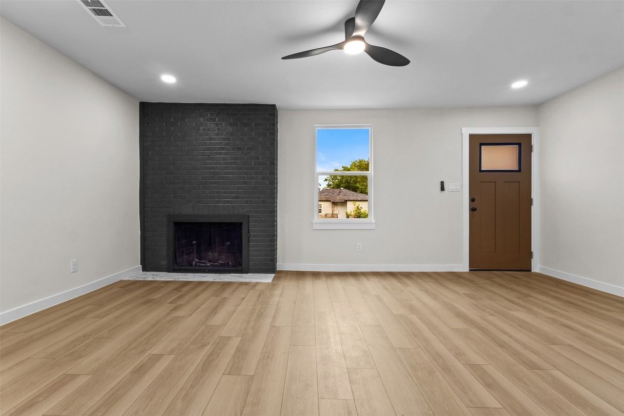 3216 Sharon St - Photo 2 of 15