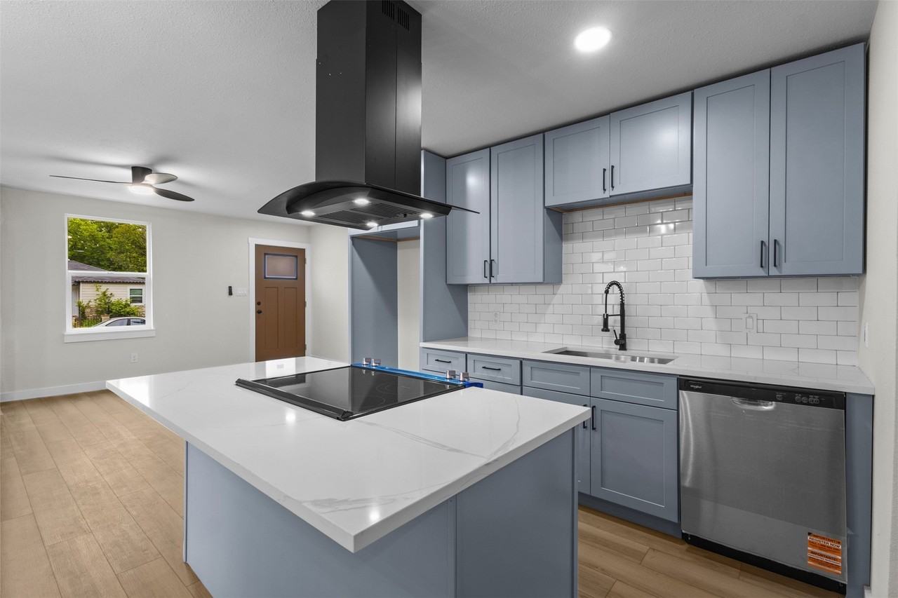 3216 Sharon St - Photo 4 of 15