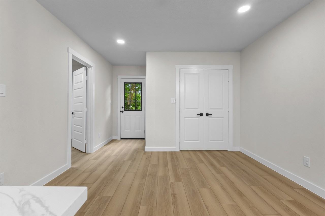 3216 Sharon St - Photo 5 of 15