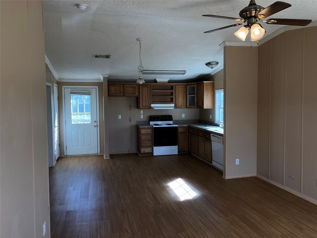 118 Windy Creek Ct - Photo 2 of 12
