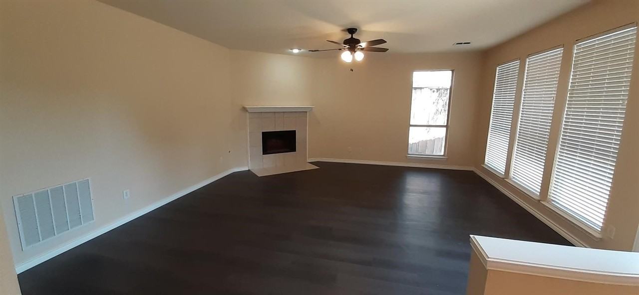 4526 Julian Dr - Photo 4 of 28