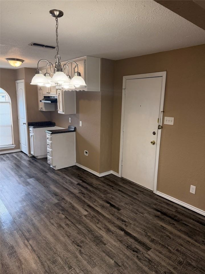 6605 Kitty Dr - Photo 4 of 17