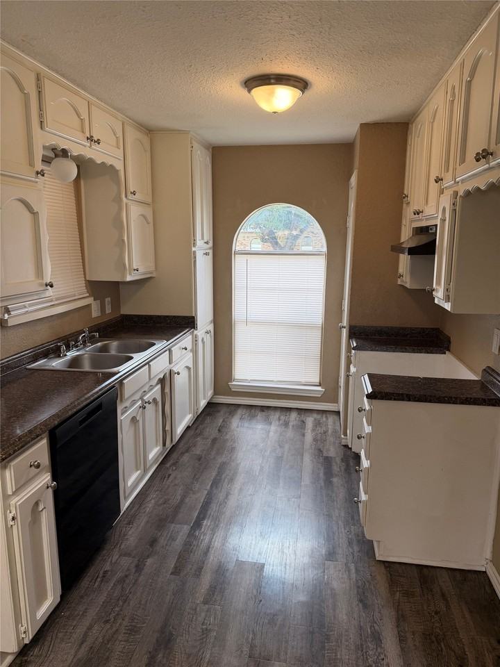 6605 Kitty Dr - Photo 5 of 17