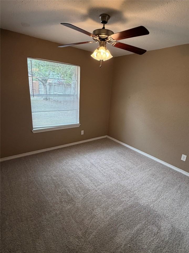 6605 Kitty Dr - Photo 6 of 17
