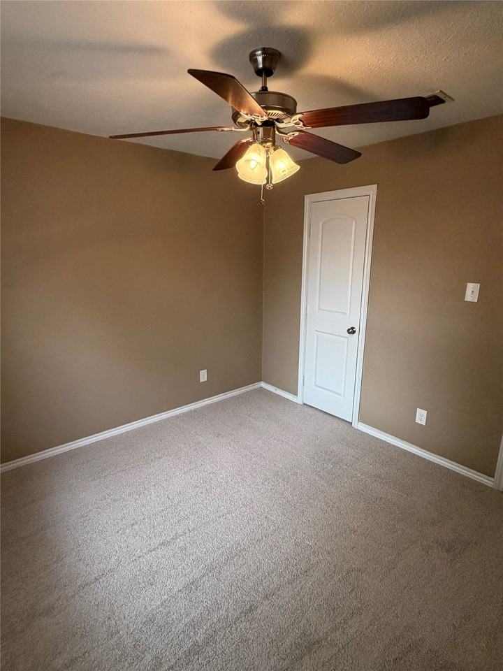 6605 Kitty Dr - Photo 7 of 17